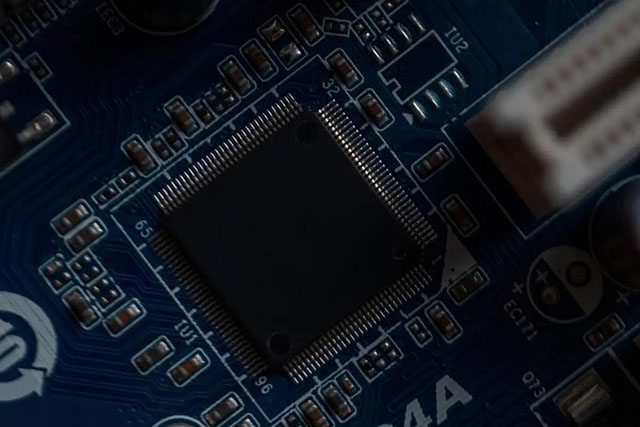 回收 Maxim 運算放大器、ADI 邏輯門和逆變器、TI 數(shù)模轉(zhuǎn)換器