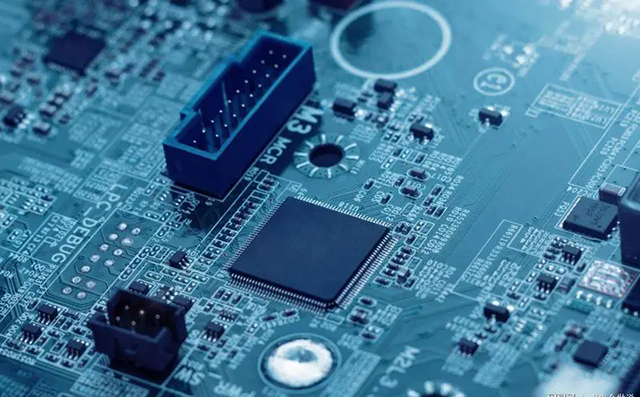 收購 Broadcom：主機(jī)總線適配器、RAID 控制卡、SAS 擴(kuò)展器、硬盤驅(qū)動(dòng)器